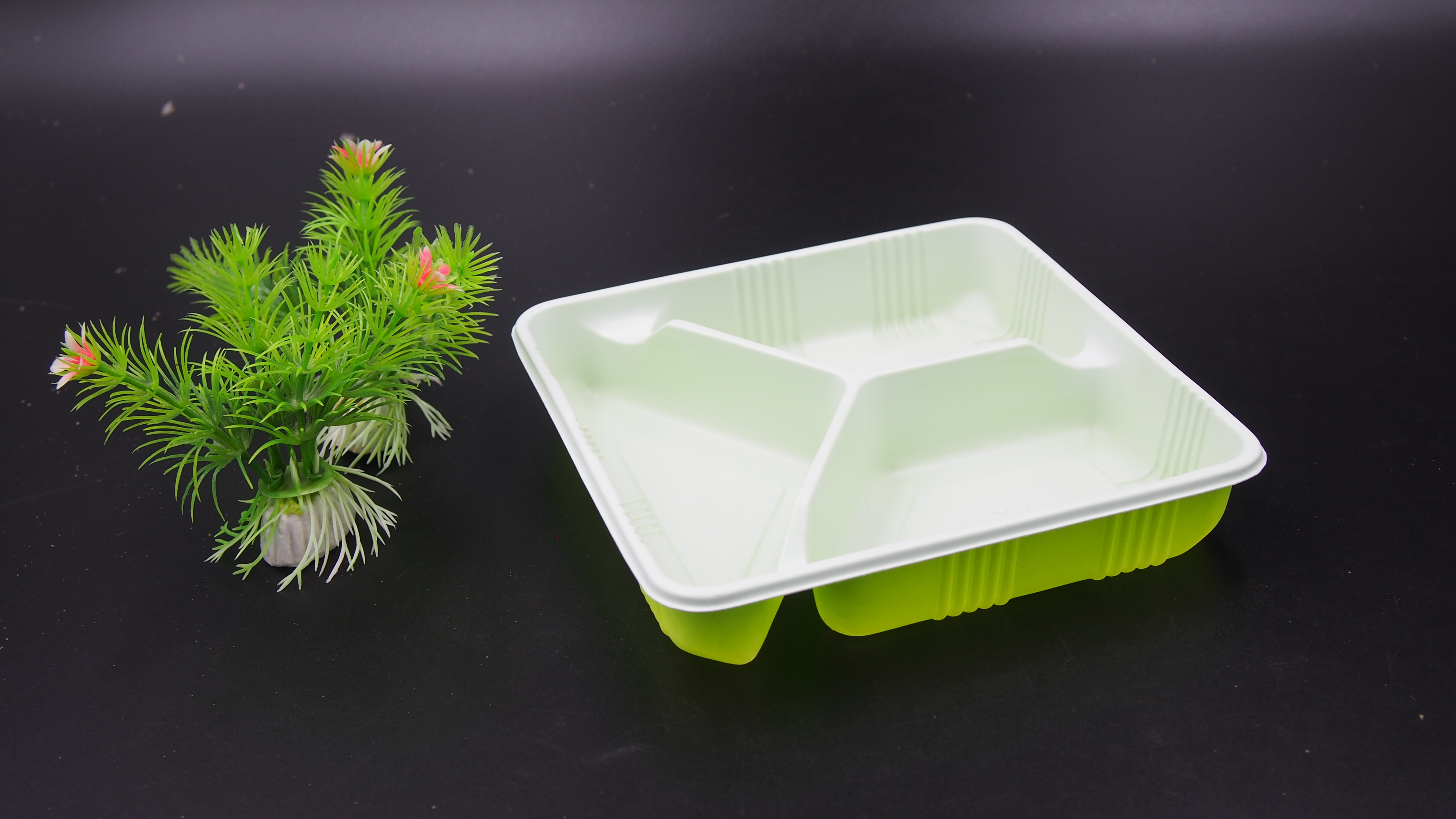 三格绿白双色餐盒